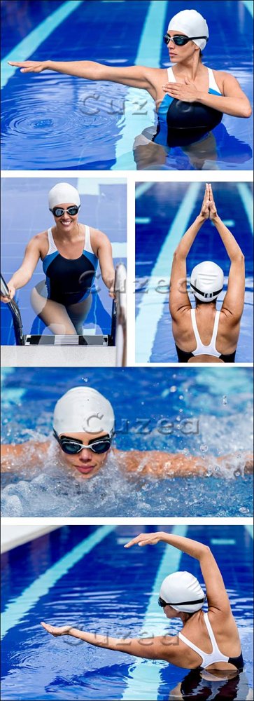 Женщина пловец в бассейне/ Swimmer girl in the pool - Stock photo