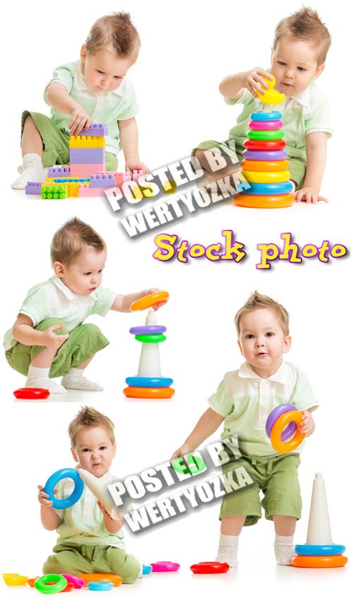 Малыш с пирамидкой и конструктором / Kid plays with the pyramid - stock photos