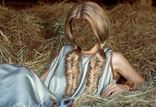  Шаблон для фото - Блондинка с большими косами лежит на сене 