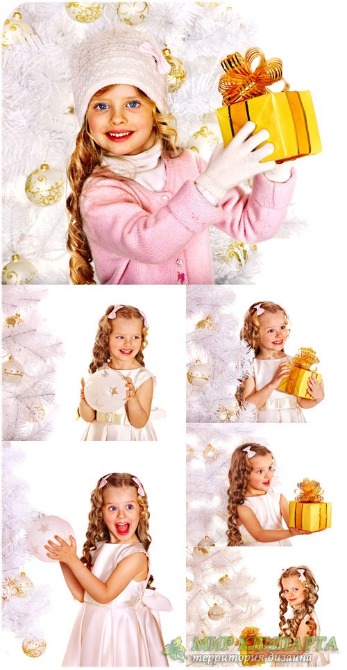 Маленькая девочка с золотистыми кудрями у новогодней елки - сток фото