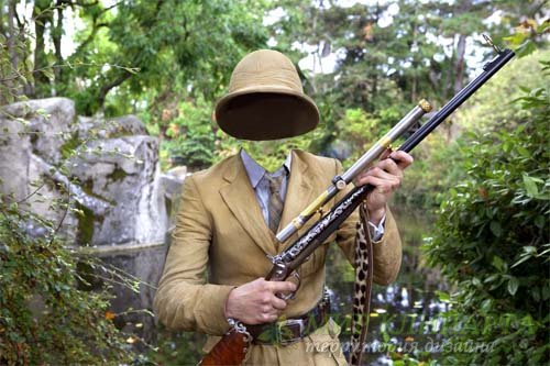  Шаблон для фото - В костюме охотника с ружьем в Джунглях 