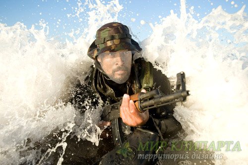  Шаблон для фото - Солдат с оружием в воде 